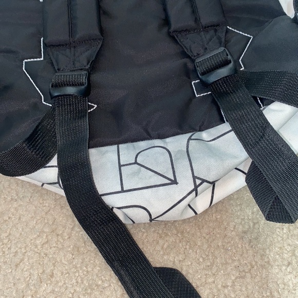 White Jansport backpack pre-owned - Picture 7 of 8